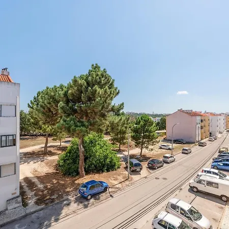 Daire Guestready - A Sunny In Moita